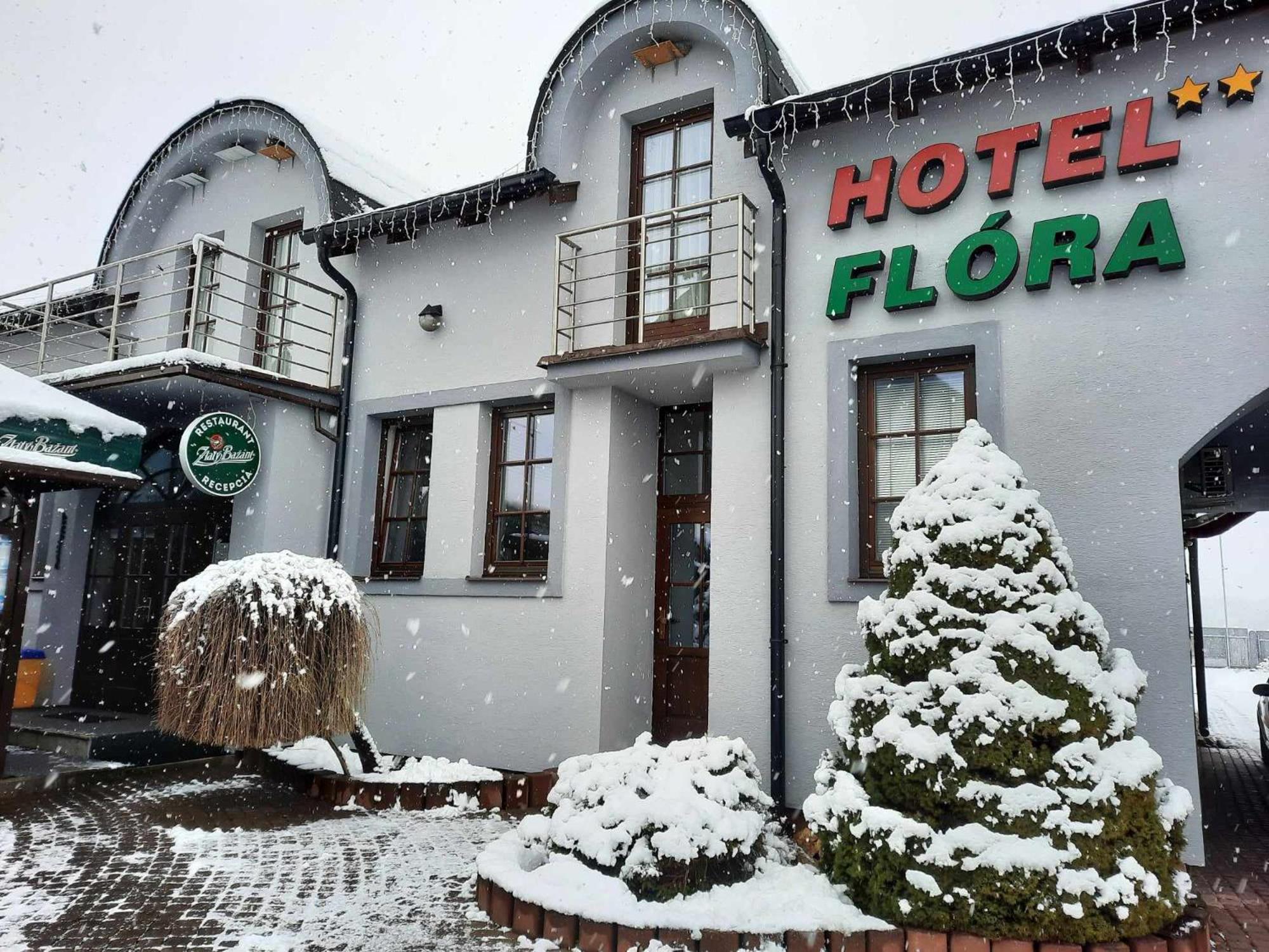 Hotel Flora Bešeňová Exteriör bild