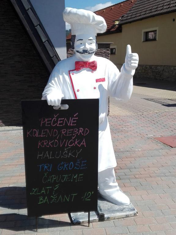 Hotel Flora Bešeňová Exteriör bild